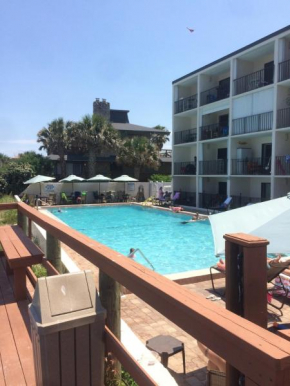 130 Direct Ocean Front 1 bedroom condo with heated pool